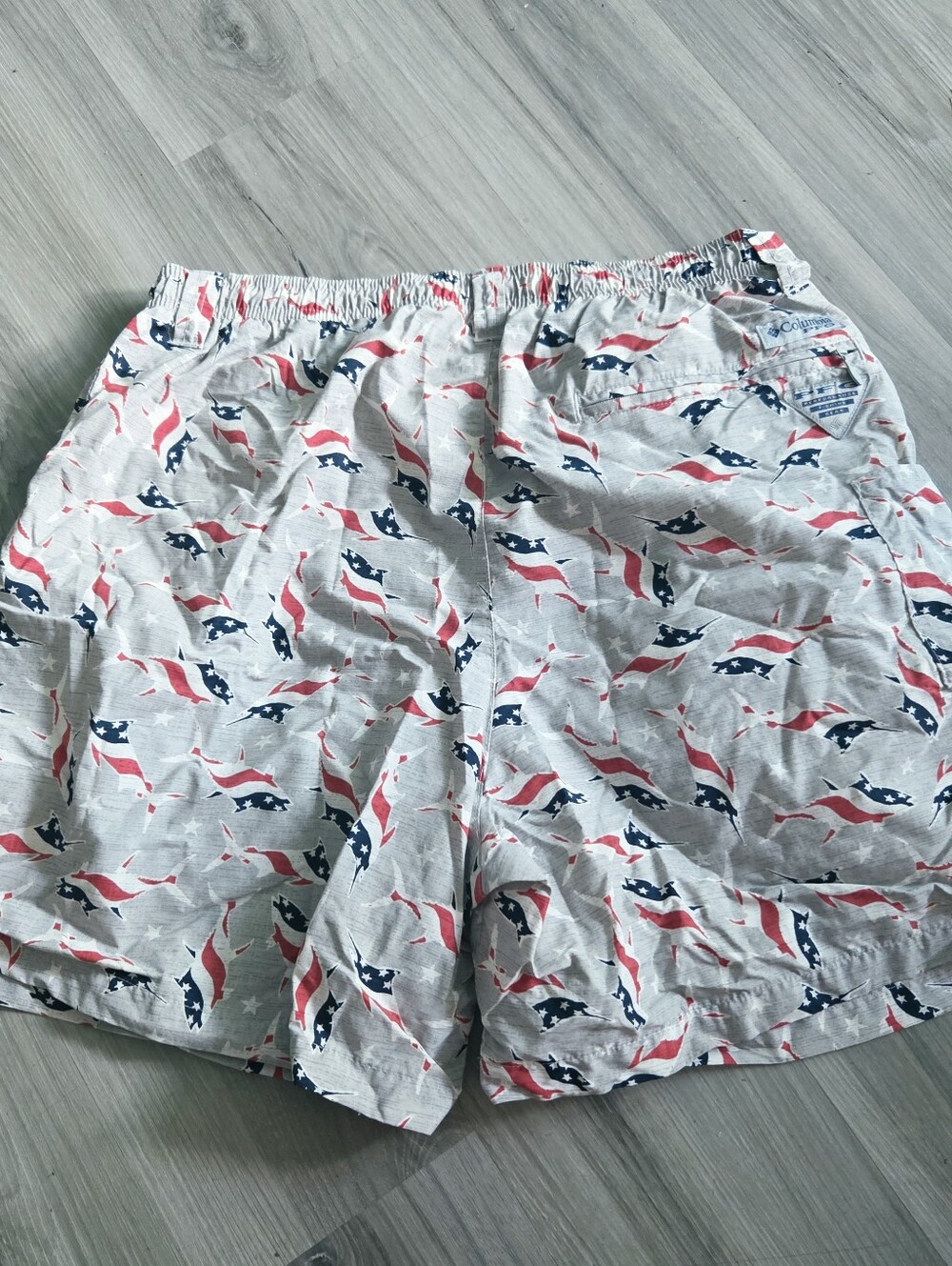 Columbia PFG Swim Trunks Mens M Gray USA America Fish Print Red White Blue Fish